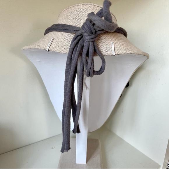 Francesca’s Collections Statement Necklace - Picture 4 of 6